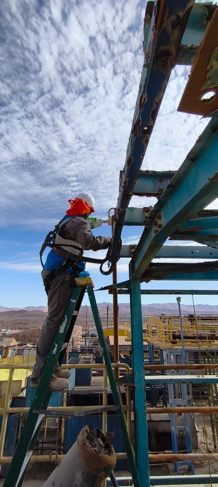 Instalación cámara estructura industrial