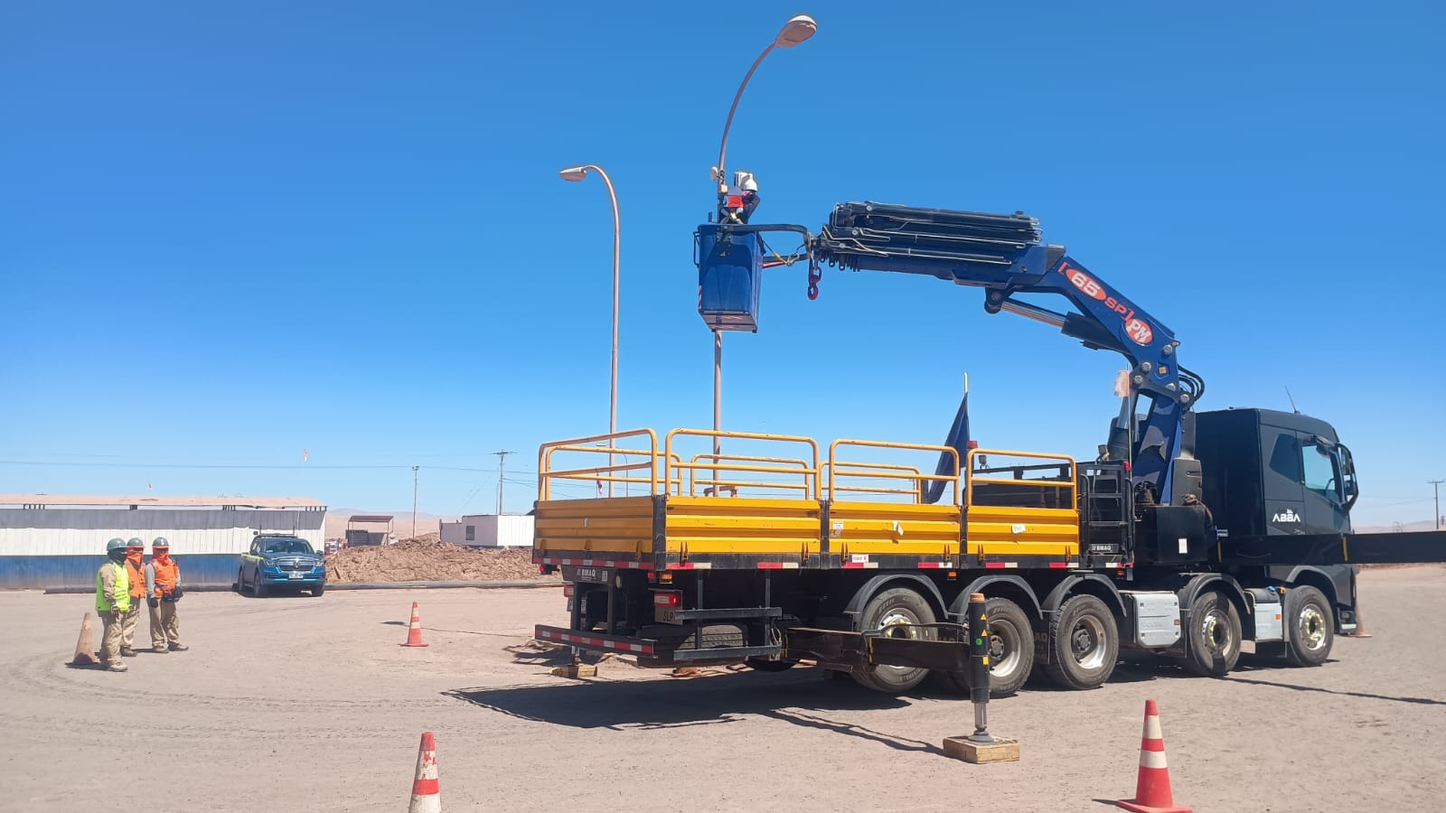 Trabajos en altura con camión pluma