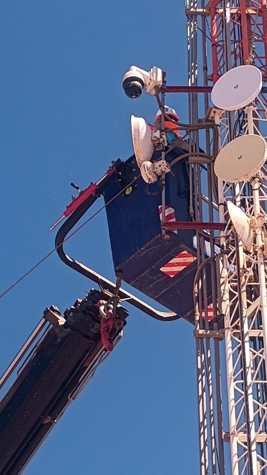 PTZ en torre de comunicaciones con cesto