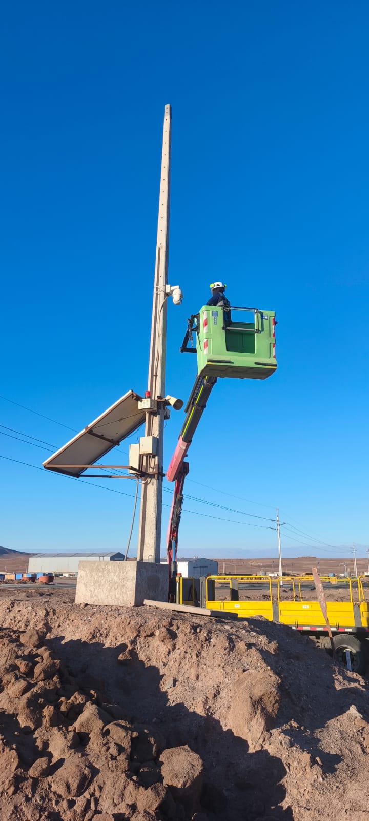 Cámara solar en terreno remoto